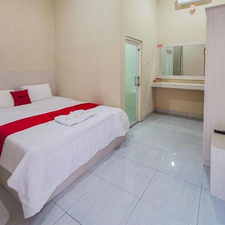 Reddoorz Near Pantai Pancer Door Pacitan Hotel Exterior foto