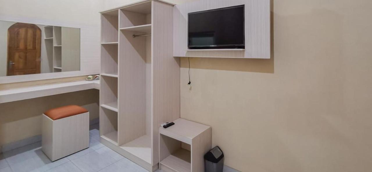 Reddoorz Near Pantai Pancer Door Pacitan Hotel Exterior foto