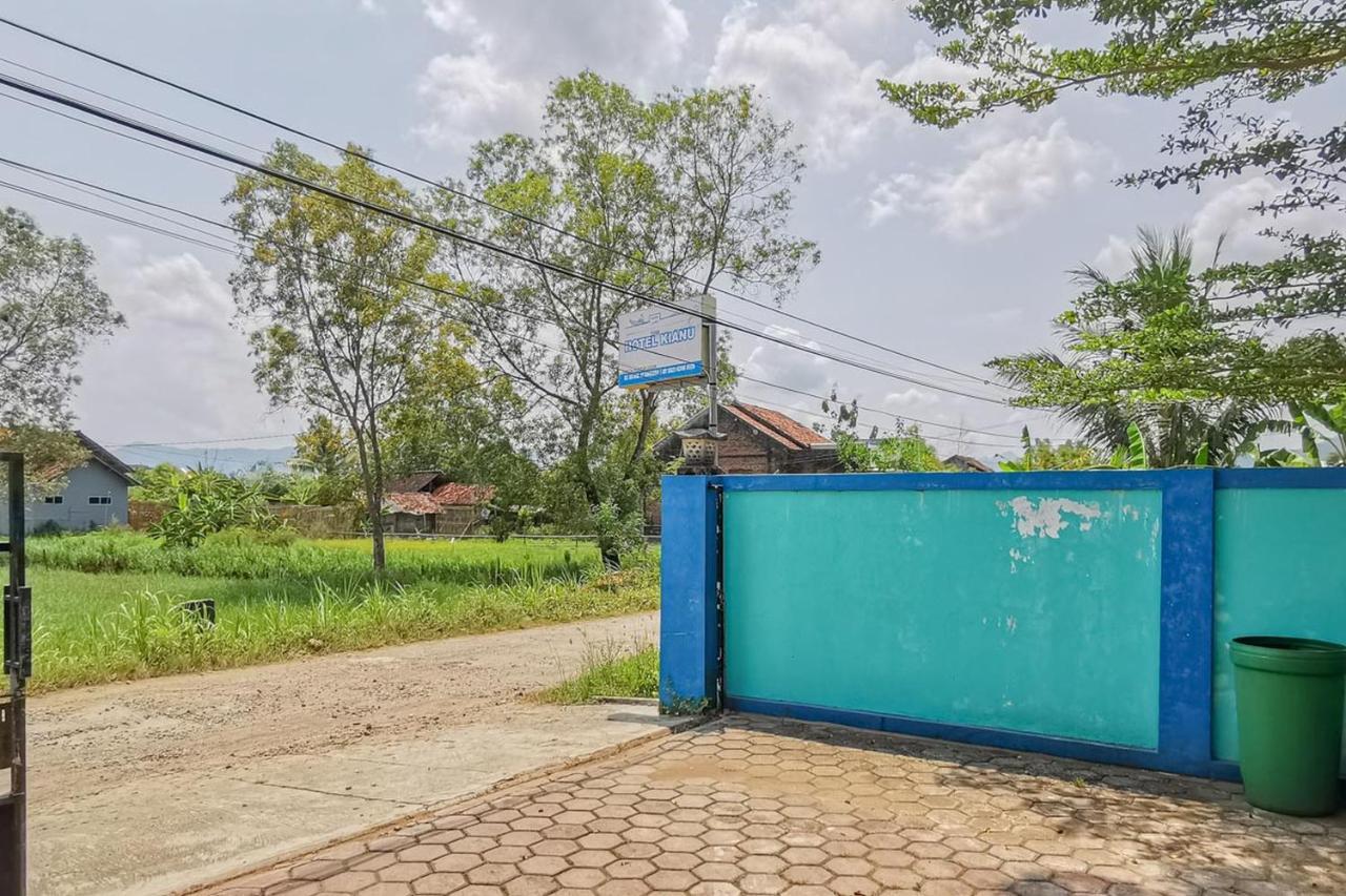 Reddoorz Near Pantai Pancer Door Pacitan Hotel Exterior foto
