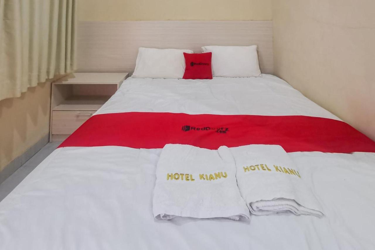 Reddoorz Near Pantai Pancer Door Pacitan Hotel Exterior foto