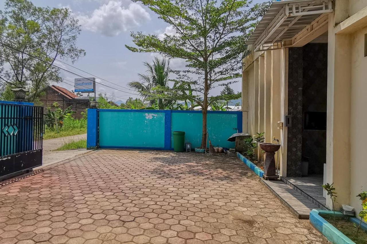 Reddoorz Near Pantai Pancer Door Pacitan Hotel Exterior foto