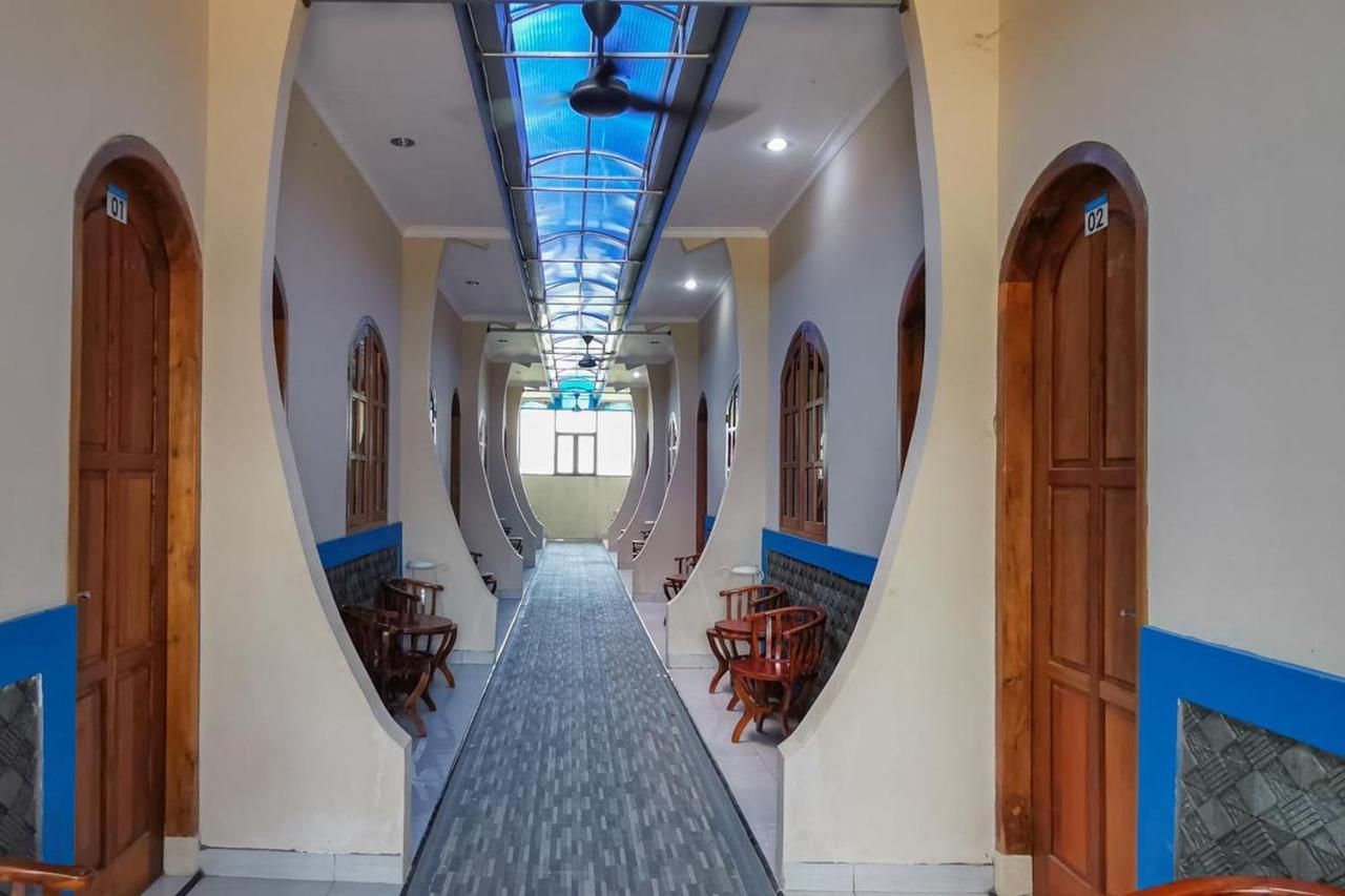 Reddoorz Near Pantai Pancer Door Pacitan Hotel Exterior foto
