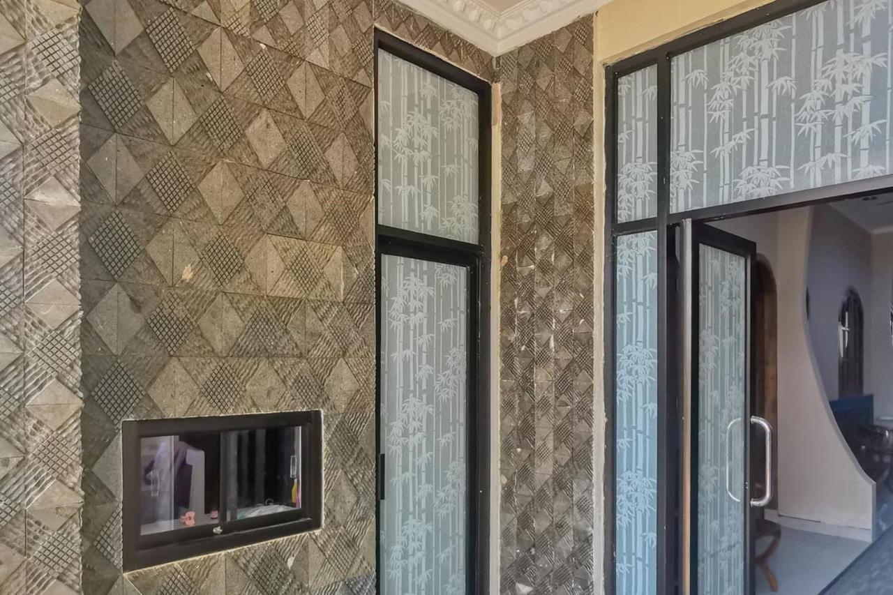 Reddoorz Near Pantai Pancer Door Pacitan Hotel Exterior foto